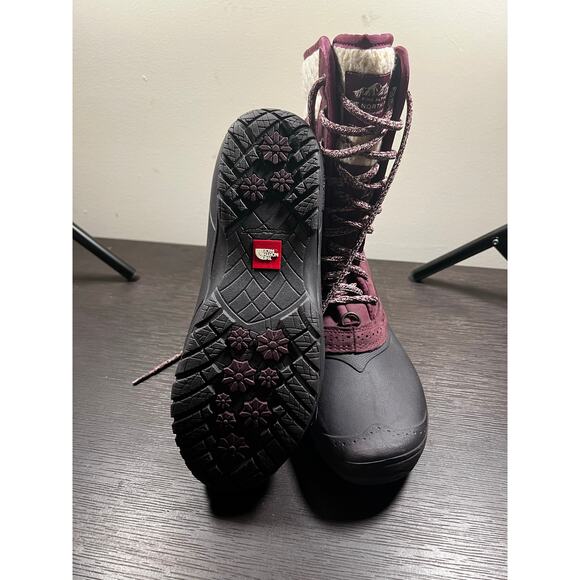 The North Face Snow Boots. Size 8 - Picture 4 of 5